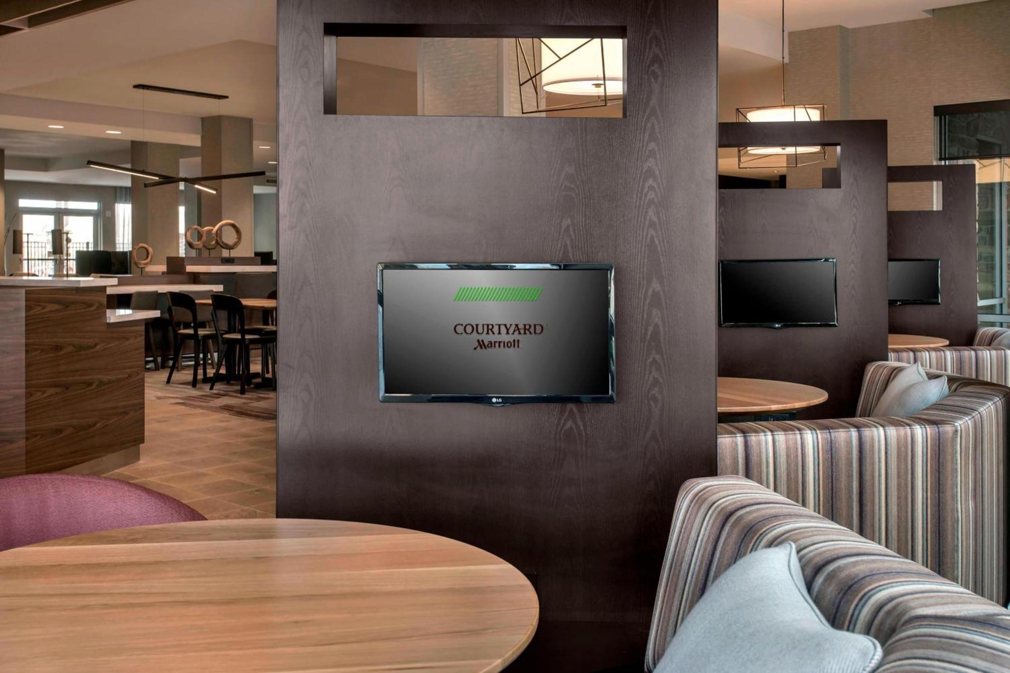 Courtyard By Marriott Schenectady At Mohawk Harbor Hotel Exterior photo